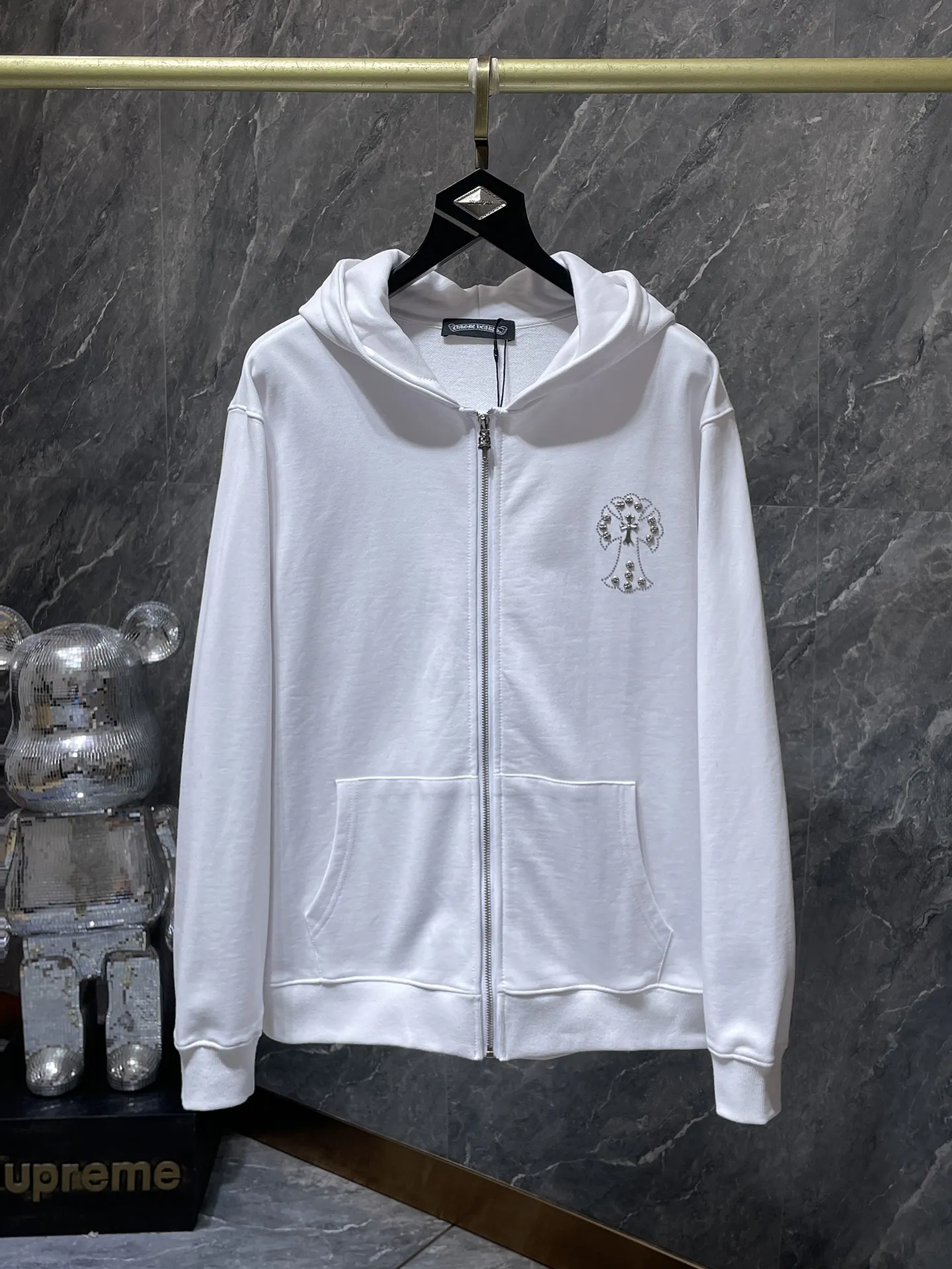 P276 Chrome Hearts Autumn and Winter 2025 Counter Synchronization Chrome Hot Diamond Cross Handmade Willow Sweatshirt Imported Diamond➕Handmade Willow Improved Customized Version 1:1 High Weight High Quality Fabric Recommended Color: Black White Code Number: S, M, L, XL